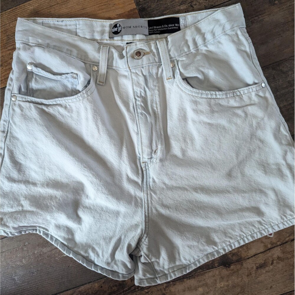 Levi's Silvertab Mom Shorts - Size 30, High-Waisted White Denim